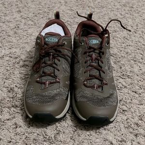 NIB waterproof Keen hiking shoes